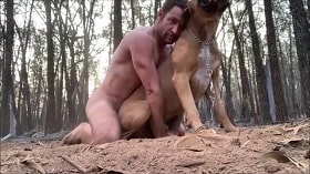 Порно Маугли с преданной собакой в джунглях